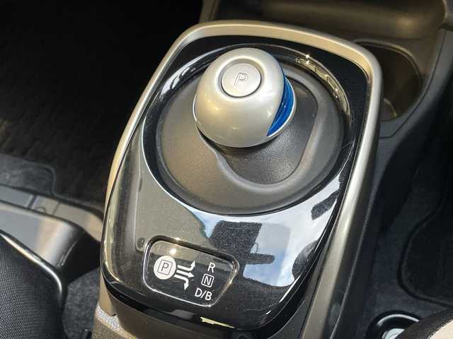 日産 ノート e－パワー X 愛知県 2017(平29)年 2.3万km オリーブグリーン 衝突軽減システム/純正ナビ/フルセグ/CD DVD/Bluetooth/バックカメラ/レーンキープアシスト/スマートキー/プッシュスタート