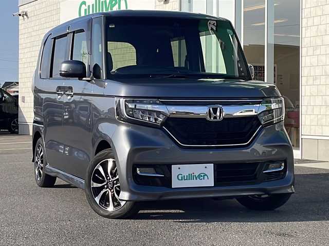 ホンダ Ｎ ＢＯＸ カスタム G L ホンダセンシング 香川県 2018(平30)年 8.5万km シャイニンググレーM パナソニック製ナビゲーション（CN-RE04D）/【AM/FM/地デジ/BT/CD/DVD】/バックカメラ/衝突被害軽減ブレーキ/誤発進抑制機能/路外逸脱抑制機能/歩行者事故低減ステアリング/ステアリングリモコン/アダプティブクルーズコントロール/ビルトインETC/片側パワースライドドア/コーナーセンサー（後部）/LEDヘッドライト/オートヘッドライト/先行車発進お知らせ機能/急アクセル抑制機能/標識認識機能/スマートキー/プッシュスタート