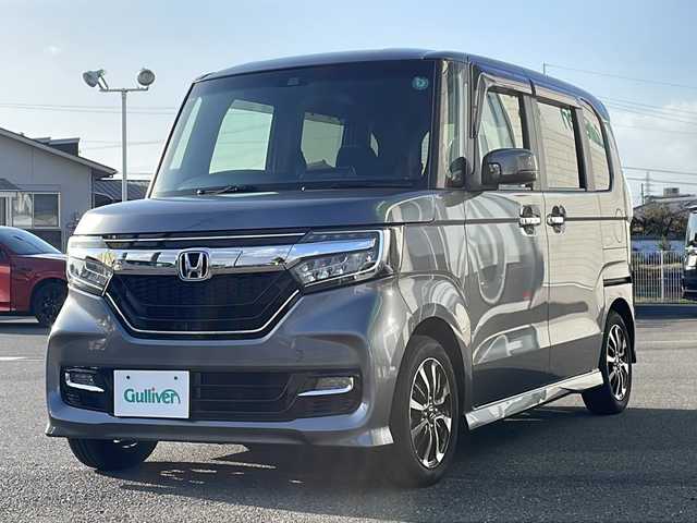 ホンダ Ｎ ＢＯＸ カスタム G L ホンダセンシング 香川県 2018(平30)年 8.5万km シャイニンググレーM パナソニック製ナビゲーション（CN-RE04D）/【AM/FM/地デジ/BT/CD/DVD】/バックカメラ/衝突被害軽減ブレーキ/誤発進抑制機能/路外逸脱抑制機能/歩行者事故低減ステアリング/ステアリングリモコン/アダプティブクルーズコントロール/ビルトインETC/片側パワースライドドア/コーナーセンサー（後部）/LEDヘッドライト/オートヘッドライト/先行車発進お知らせ機能/急アクセル抑制機能/標識認識機能/スマートキー/プッシュスタート