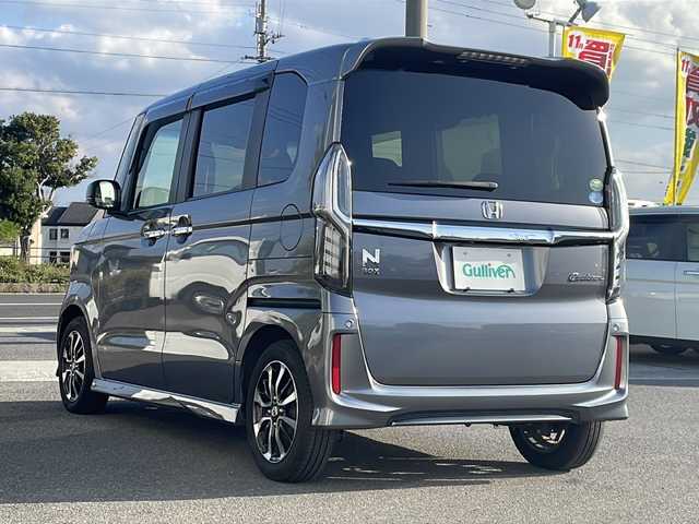 ホンダ Ｎ ＢＯＸ カスタム G L ホンダセンシング 香川県 2018(平30)年 8.5万km シャイニンググレーM パナソニック製ナビゲーション（CN-RE04D）/【AM/FM/地デジ/BT/CD/DVD】/バックカメラ/衝突被害軽減ブレーキ/誤発進抑制機能/路外逸脱抑制機能/歩行者事故低減ステアリング/ステアリングリモコン/アダプティブクルーズコントロール/ビルトインETC/片側パワースライドドア/コーナーセンサー（後部）/LEDヘッドライト/オートヘッドライト/先行車発進お知らせ機能/急アクセル抑制機能/標識認識機能/スマートキー/プッシュスタート