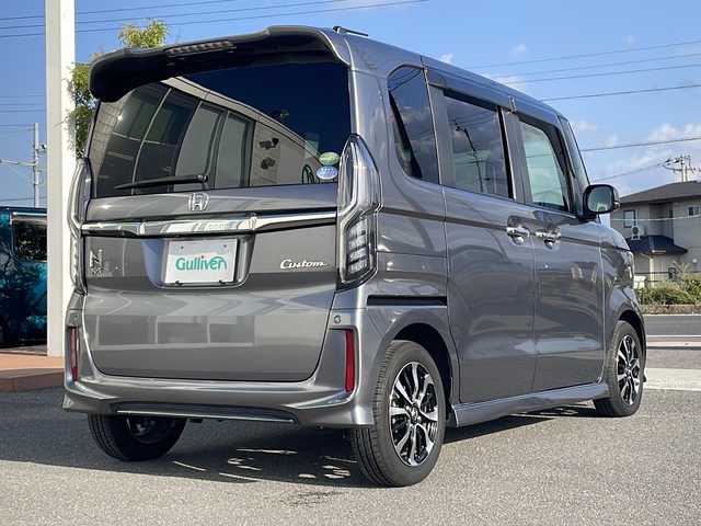 ホンダ Ｎ ＢＯＸ カスタム G L ホンダセンシング 香川県 2018(平30)年 8.5万km シャイニンググレーM パナソニック製ナビゲーション（CN-RE04D）/【AM/FM/地デジ/BT/CD/DVD】/バックカメラ/衝突被害軽減ブレーキ/誤発進抑制機能/路外逸脱抑制機能/歩行者事故低減ステアリング/ステアリングリモコン/アダプティブクルーズコントロール/ビルトインETC/片側パワースライドドア/コーナーセンサー（後部）/LEDヘッドライト/オートヘッドライト/先行車発進お知らせ機能/急アクセル抑制機能/標識認識機能/スマートキー/プッシュスタート
