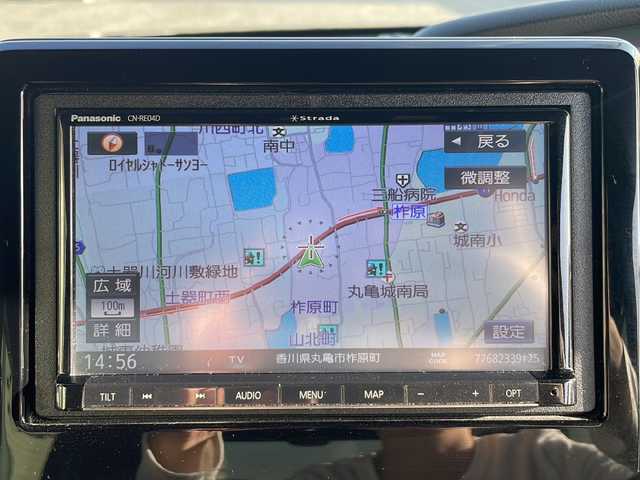 ホンダ Ｎ ＢＯＸ カスタム G L ホンダセンシング 香川県 2018(平30)年 8.5万km シャイニンググレーM パナソニック製ナビゲーション（CN-RE04D）/【AM/FM/地デジ/BT/CD/DVD】/バックカメラ/衝突被害軽減ブレーキ/誤発進抑制機能/路外逸脱抑制機能/歩行者事故低減ステアリング/ステアリングリモコン/アダプティブクルーズコントロール/ビルトインETC/片側パワースライドドア/コーナーセンサー（後部）/LEDヘッドライト/オートヘッドライト/先行車発進お知らせ機能/急アクセル抑制機能/標識認識機能/スマートキー/プッシュスタート