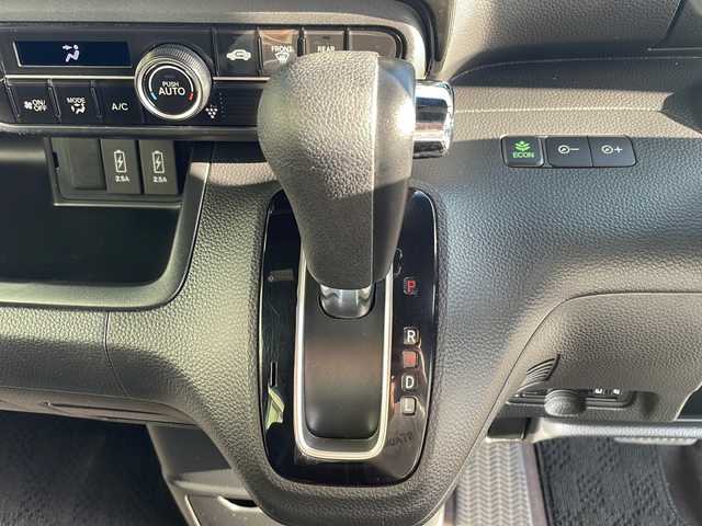 ホンダ Ｎ ＢＯＸ カスタム G L ホンダセンシング 香川県 2018(平30)年 8.5万km シャイニンググレーM パナソニック製ナビゲーション（CN-RE04D）/【AM/FM/地デジ/BT/CD/DVD】/バックカメラ/衝突被害軽減ブレーキ/誤発進抑制機能/路外逸脱抑制機能/歩行者事故低減ステアリング/ステアリングリモコン/アダプティブクルーズコントロール/ビルトインETC/片側パワースライドドア/コーナーセンサー（後部）/LEDヘッドライト/オートヘッドライト/先行車発進お知らせ機能/急アクセル抑制機能/標識認識機能/スマートキー/プッシュスタート