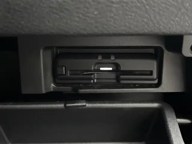 日産 セレナ e－パワー ハイウェイスター V 奈良県 2022(令4)年 1.9万km ダークメタルグレー 純正10インチナビ/（フルセグ/BT/CD/DVD）/純正フリップダウンモニター/プロパイロット/アラウンドビューモニター/ブラインドスポットモニター/衝突軽減システム/前後コーナーセンサー/レーンキープアシスト/両側パワースライドドア/前席シートヒーター/ステアリングヒーター/後席サンシェード/前方ドライブレコーダー/ETC/純正16インチAW/取り扱い説明書/スペアキーX1