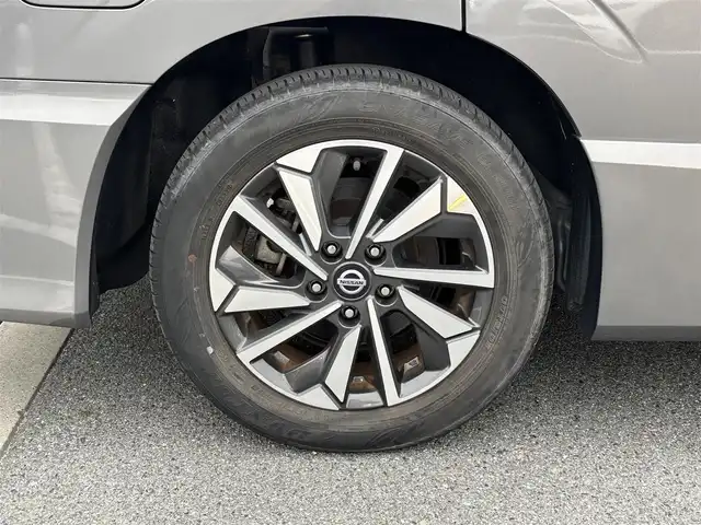 日産 セレナ e－パワー ハイウェイスター V 奈良県 2022(令4)年 1.9万km ダークメタルグレー 純正10インチナビ/（フルセグ/BT/CD/DVD）/純正フリップダウンモニター/プロパイロット/アラウンドビューモニター/ブラインドスポットモニター/衝突軽減システム/前後コーナーセンサー/レーンキープアシスト/両側パワースライドドア/前席シートヒーター/ステアリングヒーター/後席サンシェード/前方ドライブレコーダー/ETC/純正16インチAW/取り扱い説明書/スペアキーX1