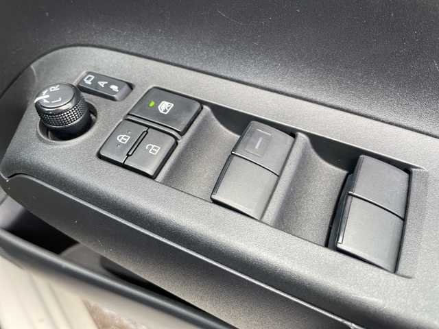 トヨタ アクア X 石川県 2022(令4)年 4.8万km ベージュ 純正ディスプレイオーディオ　ナビ　バックカメラ　ＬＥＤヘッドライト　ＥＴＣ　トヨタセーフティセンス　レーダークルーズ　ＡＣ１００Ｖ　スマートキー　プッシュスタート　電動ミラー　レーンキープ　保証書