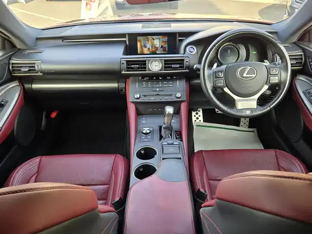 レクサス ＲＣ 300h Fスポーツ 鹿児島県 2015(平27)年 8.6万km ラディアントレッドコントラストレイヤリング ムーンルーフ　/クルーズコントロール　/社外車高調（Ｓｉｌｖｅｒｓ　Ｒａｃｉｎｇ　ＮＥＯＭＡＸ）　/Ｄ＋Ｎ席シートヒーター　/Ｄ＋Ｎ席シートベンチレーション　/D+N席パワーシート/シートメモリー/ステアリングヒーター　/ブラインドスポットモニター/リヤクロストラフィックアラート/ビルトインETC/Bluetoothオーディオ/フルセグテレビ/純正アルミホイール(19インチ)/横滑り防止装置/レーンキープアシスト/プッシュスタート/スマートキー/エアバック(W+サイド)/カーテンエアバッグ