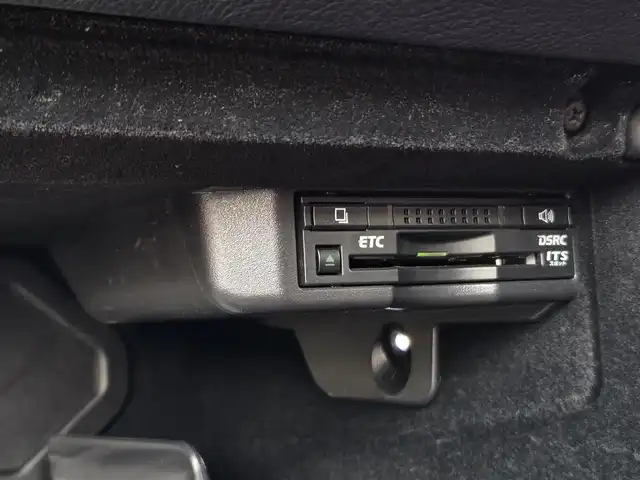 レクサス ＲＣ 300h Fスポーツ 鹿児島県 2015(平27)年 8.6万km ラディアントレッドコントラストレイヤリング ムーンルーフ　/クルーズコントロール　/社外車高調（Ｓｉｌｖｅｒｓ　Ｒａｃｉｎｇ　ＮＥＯＭＡＸ）　/Ｄ＋Ｎ席シートヒーター　/Ｄ＋Ｎ席シートベンチレーション　/D+N席パワーシート/シートメモリー/ステアリングヒーター　/ブラインドスポットモニター/リヤクロストラフィックアラート/ビルトインETC/Bluetoothオーディオ/フルセグテレビ/純正アルミホイール(19インチ)/横滑り防止装置/レーンキープアシスト/プッシュスタート/スマートキー/エアバック(W+サイド)/カーテンエアバッグ