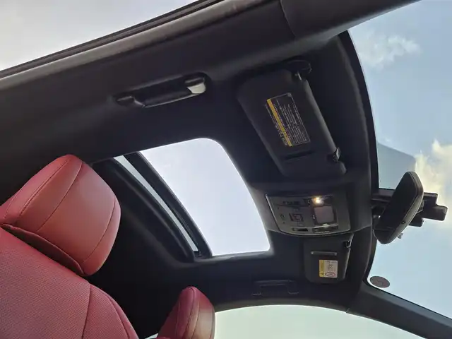 レクサス ＲＣ 300h Fスポーツ 鹿児島県 2015(平27)年 8.6万km ラディアントレッドコントラストレイヤリング ムーンルーフ　/クルーズコントロール　/社外車高調（Ｓｉｌｖｅｒｓ　Ｒａｃｉｎｇ　ＮＥＯＭＡＸ）　/Ｄ＋Ｎ席シートヒーター　/Ｄ＋Ｎ席シートベンチレーション　/D+N席パワーシート/シートメモリー/ステアリングヒーター　/ブラインドスポットモニター/リヤクロストラフィックアラート/ビルトインETC/Bluetoothオーディオ/フルセグテレビ/純正アルミホイール(19インチ)/横滑り防止装置/レーンキープアシスト/プッシュスタート/スマートキー/エアバック(W+サイド)/カーテンエアバッグ