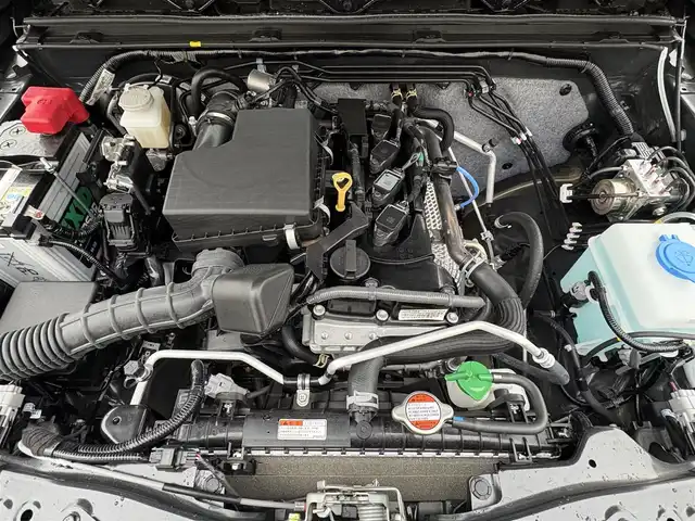 スズキ ジムニー ノマド 岩手県 2025(令7)年 0.1千km 黒 登録済み未使用車/4WD/シートヒーター/追従型クルーズコントロール/ダウンヒルアシスト/オートライト/ＬＥＤヘッドライト/フォグライト/先進運転支援システム（ＡＤＡＳ）/レーンキープアシスト/〇プッシュスタート/〇電動格納ミラー/スペアキー/取扱説明書/保証書