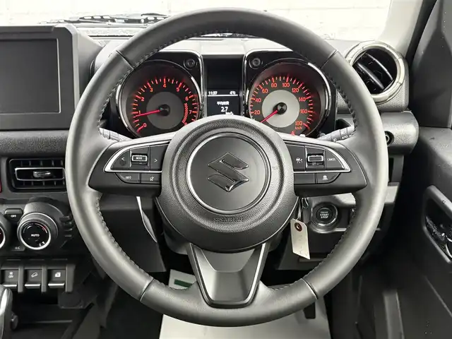 スズキ ジムニー ノマド 岩手県 2025(令7)年 0.1千km 黒 登録済み未使用車/4WD/シートヒーター/追従型クルーズコントロール/ダウンヒルアシスト/オートライト/ＬＥＤヘッドライト/フォグライト/先進運転支援システム（ＡＤＡＳ）/レーンキープアシスト/〇プッシュスタート/〇電動格納ミラー/スペアキー/取扱説明書/保証書