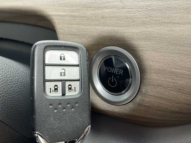 ホンダ フリード＋ ハイブリット G 茨城県 2022(令4)年 2.1万km クリスタルブラックパール 純正ナビ/フルセグTV/バックカメラ/ドライブレコーダー/ETC/追従クルーズコントロール/両側パワースライドドア/コーナーセンサー/LEDヘッドライト/衝突軽減ブレーキ/横滑り防止装置