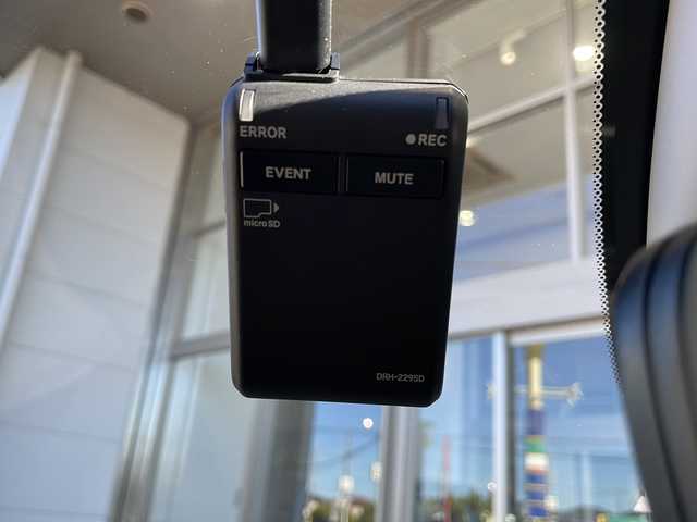 ホンダ ＺＲ－Ｖ ハイブリッド e:HEV Z 静岡県 2023(令5)年 2万km クリスタルブラックパール 純正ナビ/・ラジオ/フルセグTV/・USB/Bluetooth/Apple Carplay/Android Auto/主要装備/・全方位カメラ　/・ドライブレコーダー　/・ＥＴＣ２．０　/・レーダークルーズコントロール　/・ホンダセンシング　/・ＢＯＳＥプレミアムサウンドシステム　/・シートヒーター　/・ハンドルヒーター/・置くだけ充電　/・フォグランプ/・レザーシート/・パワーシート/・パワーバックドア/・パドルシフト/・ダウンヒルコントロール/・オートホールド/・SOSコール/・レーンキープアシスト/・コーナーセンサー/・純正アルミホイール/・プッシュスタート/・スマートキー