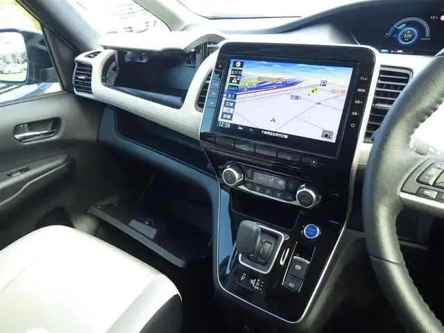 日産 セレナ e－パワー ハイウェイスター V 千葉県 2022(令4)年 1.8万km ダークメタルグレー ワンオーナー/エマージェンシーブレーキ/プロパイロット/インテリジェントクルーズコントロール/両側パワースライドドア/純正SDナビ/地デジTV/【BD/DVD/CD再生機能　Bluetooth接続】/アラウンドビューモニター/ドライブレコーダー/前席シートヒーター/革巻きステアリング/ステアリングヒーター/ステアリングスイッチ/ETC/LEDヘッドライト/フォグライト/ウインカーミラー/コーナーセンサー/純正15インチアルミホイル/サイド/カーテンエアバッグ/インテリジェントキー