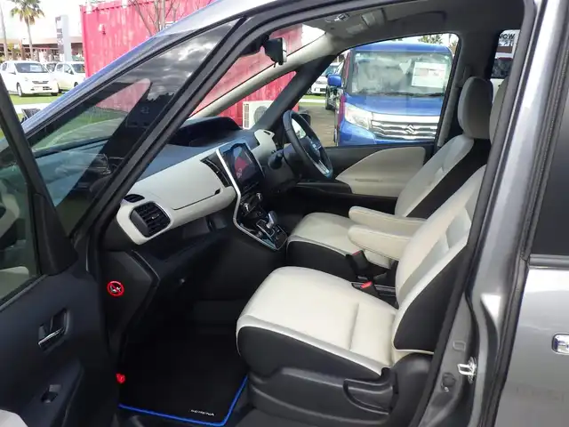 日産 セレナ e－パワー ハイウェイスター V 千葉県 2022(令4)年 1.8万km ダークメタルグレー ワンオーナー/エマージェンシーブレーキ/プロパイロット/インテリジェントクルーズコントロール/両側パワースライドドア/純正SDナビ/地デジTV/【BD/DVD/CD再生機能　Bluetooth接続】/アラウンドビューモニター/ドライブレコーダー/前席シートヒーター/革巻きステアリング/ステアリングヒーター/ステアリングスイッチ/ETC/LEDヘッドライト/フォグライト/ウインカーミラー/コーナーセンサー/純正15インチアルミホイル/サイド/カーテンエアバッグ/インテリジェントキー