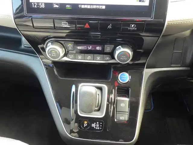 日産 セレナ e－パワー ハイウェイスター V 千葉県 2022(令4)年 1.8万km ダークメタルグレー ワンオーナー/エマージェンシーブレーキ/プロパイロット/インテリジェントクルーズコントロール/両側パワースライドドア/純正SDナビ/地デジTV/【BD/DVD/CD再生機能　Bluetooth接続】/アラウンドビューモニター/ドライブレコーダー/前席シートヒーター/革巻きステアリング/ステアリングヒーター/ステアリングスイッチ/ETC/LEDヘッドライト/フォグライト/ウインカーミラー/コーナーセンサー/純正15インチアルミホイル/サイド/カーテンエアバッグ/インテリジェントキー