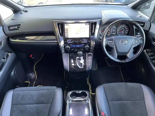 トヨタ ヴェルファイア 3.5ZA ゴールデンアイズ 東京都 2017(平29)年 5.1万km ホワイトパールクリスタルシャイン アルパイン１１型ナビ　/ＴＶ・ＣＤ／ＤＶＤ・Ｂｌｕｅｔｏｏｔｈ　/アルパイン天吊モニター　/バックモニター　/ＥＴＣ　/ドライブレコーダー　/パワーバックドア　/両側電動スライドドア/衝突軽減ブレーキ/パーキングサポートブレーキ　/クルーズコントロール　/純正アルミホイール