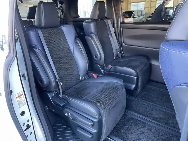 トヨタ ヴェルファイア 3.5ZA ゴールデンアイズ 東京都 2017(平29)年 5.1万km ホワイトパールクリスタルシャイン アルパイン１１型ナビ　/ＴＶ・ＣＤ／ＤＶＤ・Ｂｌｕｅｔｏｏｔｈ　/アルパイン天吊モニター　/バックモニター　/ＥＴＣ　/ドライブレコーダー　/パワーバックドア　/両側電動スライドドア/衝突軽減ブレーキ/パーキングサポートブレーキ　/クルーズコントロール　/純正アルミホイール