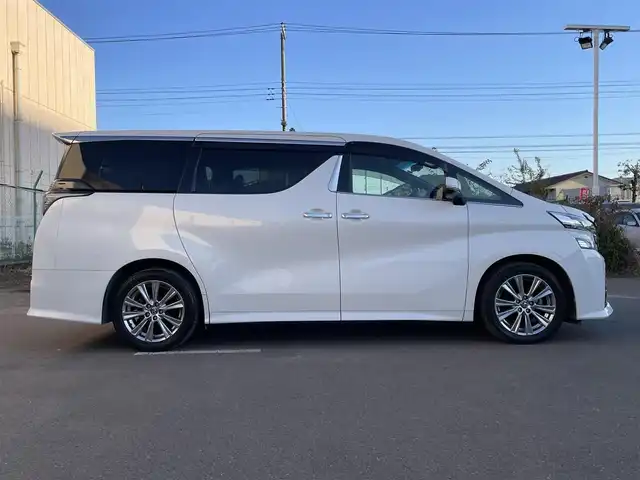 トヨタ ヴェルファイア 3.5ZA ゴールデンアイズ 東京都 2017(平29)年 5.1万km ホワイトパールクリスタルシャイン アルパイン１１型ナビ　/ＴＶ・ＣＤ／ＤＶＤ・Ｂｌｕｅｔｏｏｔｈ　/アルパイン天吊モニター　/バックモニター　/ＥＴＣ　/ドライブレコーダー　/パワーバックドア　/両側電動スライドドア/衝突軽減ブレーキ/パーキングサポートブレーキ　/クルーズコントロール　/純正アルミホイール