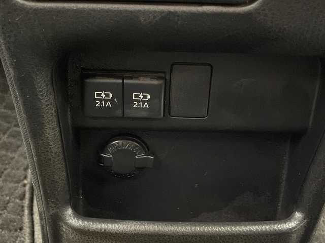 トヨタ エスクァイア ハイブリッド Gi プレミアムパッケージ 宮崎県 2018(平30)年 5.3万km ホワイトパールクリスタルシャイン ・トヨタセーフティセンス/・レーンキープアシスト/・オートハイビーム/・純正9インチナビ（Bluetooth/フルセグTV/SD/AM/FM/CD/DVD）/・純正12.1インチフリップダウンモニター/・バックカメラ/・両側パワースライドドア/・クルーズコントロール/・ハーフレザーシート/・前席シートヒーター/・ハンドルヒーター/・オートライト/・オートハイビーム/・スマートキー/プッシュスタート/・純正フロアマット/・ドライブレコーダー/・ビルトインETC2.0