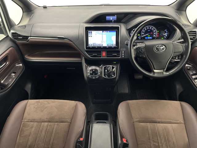 トヨタ エスクァイア ハイブリッド Gi プレミアムパッケージ 宮崎県 2018(平30)年 5.3万km ホワイトパールクリスタルシャイン ・トヨタセーフティセンス/・レーンキープアシスト/・オートハイビーム/・純正9インチナビ（Bluetooth/フルセグTV/SD/AM/FM/CD/DVD）/・純正12.1インチフリップダウンモニター/・バックカメラ/・両側パワースライドドア/・クルーズコントロール/・ハーフレザーシート/・前席シートヒーター/・ハンドルヒーター/・オートライト/・オートハイビーム/・スマートキー/プッシュスタート/・純正フロアマット/・ドライブレコーダー/・ビルトインETC2.0