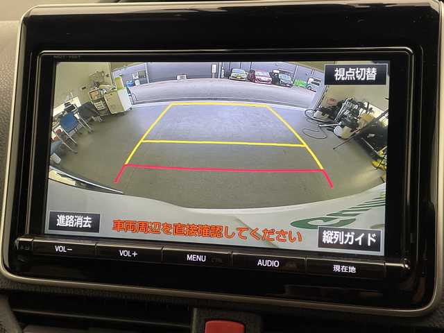 トヨタ エスクァイア ハイブリッド Gi プレミアムパッケージ 宮崎県 2018(平30)年 5.3万km ホワイトパールクリスタルシャイン ・トヨタセーフティセンス/・レーンキープアシスト/・オートハイビーム/・純正9インチナビ（Bluetooth/フルセグTV/SD/AM/FM/CD/DVD）/・純正12.1インチフリップダウンモニター/・バックカメラ/・両側パワースライドドア/・クルーズコントロール/・ハーフレザーシート/・前席シートヒーター/・ハンドルヒーター/・オートライト/・オートハイビーム/・スマートキー/プッシュスタート/・純正フロアマット/・ドライブレコーダー/・ビルトインETC2.0