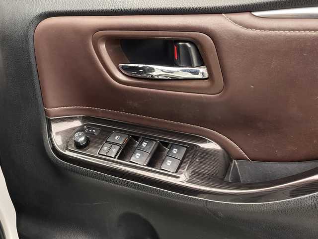 トヨタ エスクァイア ハイブリッド Gi プレミアムパッケージ 宮崎県 2018(平30)年 5.3万km ホワイトパールクリスタルシャイン ・トヨタセーフティセンス/・レーンキープアシスト/・オートハイビーム/・純正9インチナビ（Bluetooth/フルセグTV/SD/AM/FM/CD/DVD）/・純正12.1インチフリップダウンモニター/・バックカメラ/・両側パワースライドドア/・クルーズコントロール/・ハーフレザーシート/・前席シートヒーター/・ハンドルヒーター/・オートライト/・オートハイビーム/・スマートキー/プッシュスタート/・純正フロアマット/・ドライブレコーダー/・ビルトインETC2.0