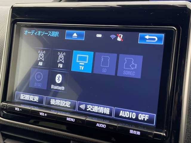 トヨタ エスクァイア ハイブリッド Gi プレミアムパッケージ 宮崎県 2018(平30)年 5.3万km ホワイトパールクリスタルシャイン ・トヨタセーフティセンス/・レーンキープアシスト/・オートハイビーム/・純正9インチナビ（Bluetooth/フルセグTV/SD/AM/FM/CD/DVD）/・純正12.1インチフリップダウンモニター/・バックカメラ/・両側パワースライドドア/・クルーズコントロール/・ハーフレザーシート/・前席シートヒーター/・ハンドルヒーター/・オートライト/・オートハイビーム/・スマートキー/プッシュスタート/・純正フロアマット/・ドライブレコーダー/・ビルトインETC2.0