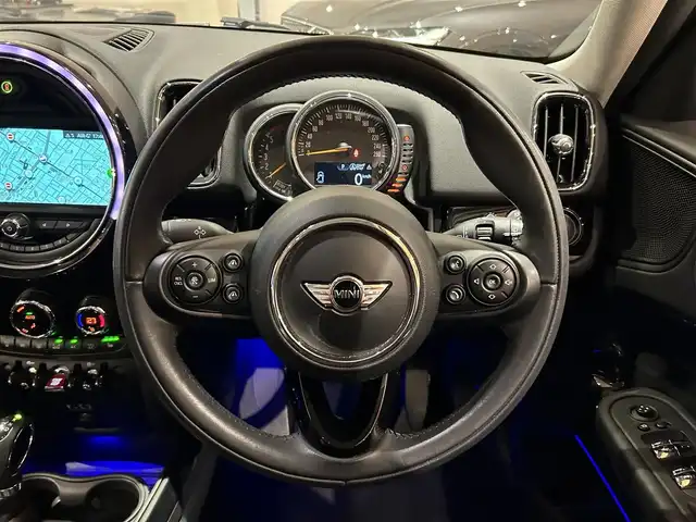 ＭＩＮＩ ミニ クロスオーバー クーパー D オール4 道央・札幌 2017(平29)年 2.1万km シルバー MINIALL4エクステリア/アダプティブLEDヘッドライト/ペッパーパッケージ/　・PDC/リアビューカメラ/ETC/　・オートマチックテールゲート/　・MINIエキサイトメントパッケージ/純正HDDナビ/　・USB/Bluetooth/ACC/シートヒーター/社外ドライブレコーダー