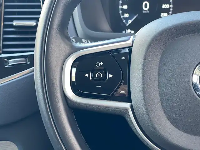 ボルボ ＸＣ９０ B6 AWD インスクリプション 山梨県 2022(令4)年 5.5万km オニキスブラックP 黒革シート/純正HDDナビ/(Bt/USB/ipod/フルセグ)/Applecarplay/AndroidAuto/harman/kardonプレミアムサウンド/クリスタルノブ/全周囲カメラ/ETC/オートホールド/ブラインドスポットモニター/ヘッドアップディスプレイ/ACC/レーンキープアシスト/パークアシスト/LEDヘッドライト/オートライト/オートハイビーム/全席シートヒーター/前席ベンチレーション/電動リアゲート/純正20インチAW