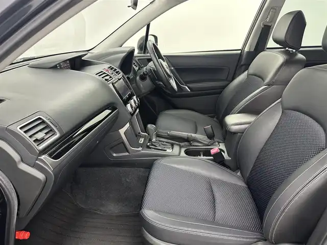 スバル フォレスター 2．0XT アイサイト 愛知県 2017(平29)年 6.1万km ダークグレーメタリック carrozeriaナビ　/（フルセグ/BT／CD/DVD）　/レーダークルーズコントロール　/バックカメラ　/衝突軽減システム　/ダウンヒルアシストコントロール　/レーンキープアシスト　/全席シートヒーター　/ビルトインETC /純正アルミホイール