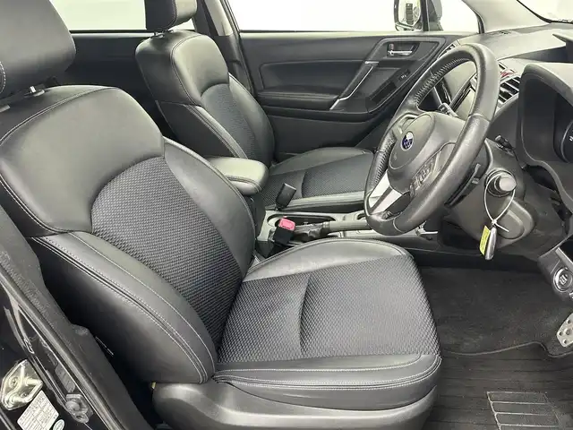 スバル フォレスター 2．0XT アイサイト 愛知県 2017(平29)年 6.1万km ダークグレーメタリック carrozeriaナビ　/（フルセグ/BT／CD/DVD）　/レーダークルーズコントロール　/バックカメラ　/衝突軽減システム　/ダウンヒルアシストコントロール　/レーンキープアシスト　/全席シートヒーター　/ビルトインETC /純正アルミホイール