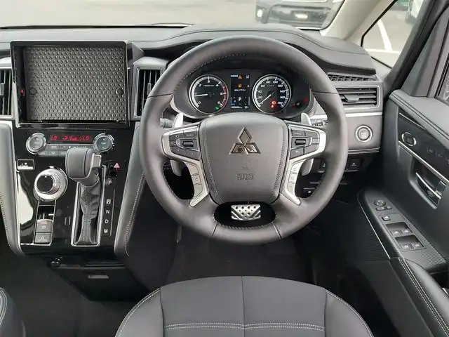 三菱 デリカＤ：５ シャモニー 東京都 2025(令7)年 0.1万km未満 パールⅡ 登録済み未使用車/4WD/オリジナルナビ取付パッケージ＋リアモニター取付パッケージ/マルチアラウンドモニター/e-Assist/レーダークルーズコントロール/レーンキープアシスト/LEDオートマチックハイビーム/革巻きステアリング/ステアリングリモコン/ステアリングヒーター/パドルシフト/両側パワースライドドア/電動リアゲート/電子制御パーキングブレーキ/ブレーキホールド/ハーフレザーシート/運転席パワーシート/前席シートヒーター