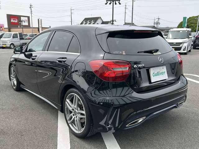 メルセデス・ベンツ Ａ１８０ AMG スタイル 岐阜県 2018(平30)年 3.1万km 黒 純正ナビ　/ＥＴＣ　/バックカメラ　/クルーズコントロール　/アイドリングストップ　/パーキングアシスト　/前後コーナーセンサー　/ＬＥＤヘッドライト　/オートライト　/シートヒーター　/ハーフレザーシート/プッシュスタート　/スマートキー/純正18インチアルミホイール/純正フロアマット