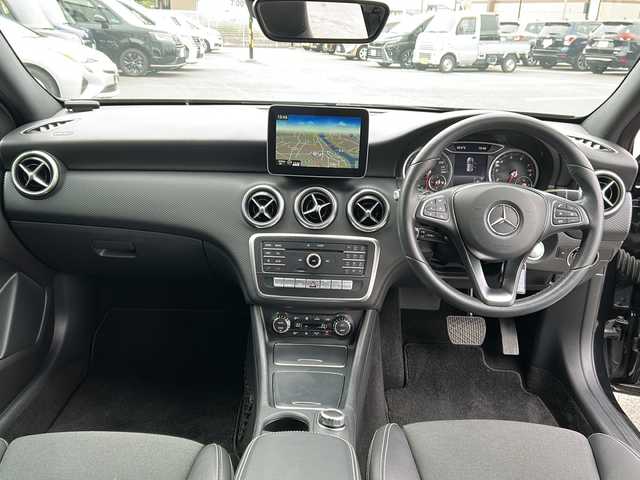 メルセデス・ベンツ Ａ１８０ AMG スタイル 岐阜県 2018(平30)年 3.1万km 黒 純正ナビ　/ＥＴＣ　/バックカメラ　/クルーズコントロール　/アイドリングストップ　/パーキングアシスト　/前後コーナーセンサー　/ＬＥＤヘッドライト　/オートライト　/シートヒーター　/ハーフレザーシート/プッシュスタート　/スマートキー/純正18インチアルミホイール/純正フロアマット