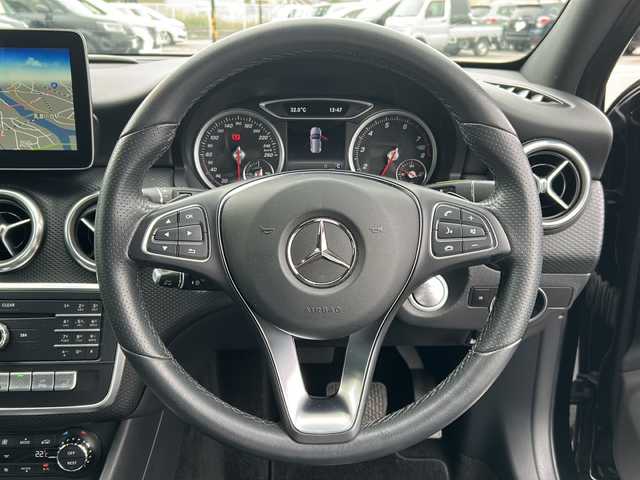 メルセデス・ベンツ Ａ１８０ AMG スタイル 岐阜県 2018(平30)年 3.1万km 黒 純正ナビ　/ＥＴＣ　/バックカメラ　/クルーズコントロール　/アイドリングストップ　/パーキングアシスト　/前後コーナーセンサー　/ＬＥＤヘッドライト　/オートライト　/シートヒーター　/ハーフレザーシート/プッシュスタート　/スマートキー/純正18インチアルミホイール/純正フロアマット