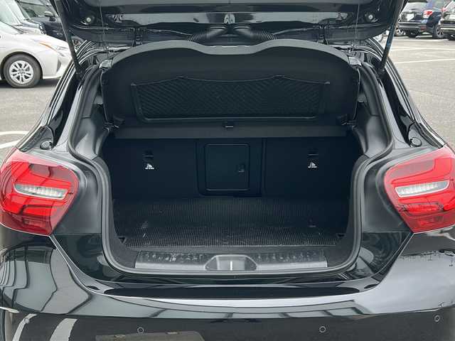 メルセデス・ベンツ Ａ１８０ AMG スタイル 岐阜県 2018(平30)年 3.1万km 黒 純正ナビ　/ＥＴＣ　/バックカメラ　/クルーズコントロール　/アイドリングストップ　/パーキングアシスト　/前後コーナーセンサー　/ＬＥＤヘッドライト　/オートライト　/シートヒーター　/ハーフレザーシート/プッシュスタート　/スマートキー/純正18インチアルミホイール/純正フロアマット