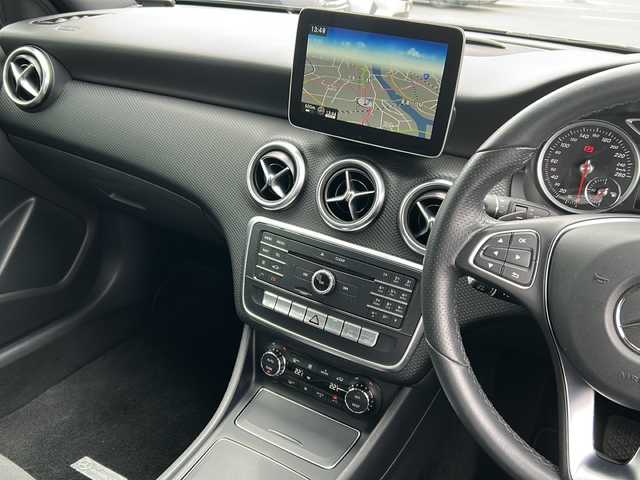 メルセデス・ベンツ Ａ１８０ AMG スタイル 岐阜県 2018(平30)年 3.1万km 黒 純正ナビ　/ＥＴＣ　/バックカメラ　/クルーズコントロール　/アイドリングストップ　/パーキングアシスト　/前後コーナーセンサー　/ＬＥＤヘッドライト　/オートライト　/シートヒーター　/ハーフレザーシート/プッシュスタート　/スマートキー/純正18インチアルミホイール/純正フロアマット