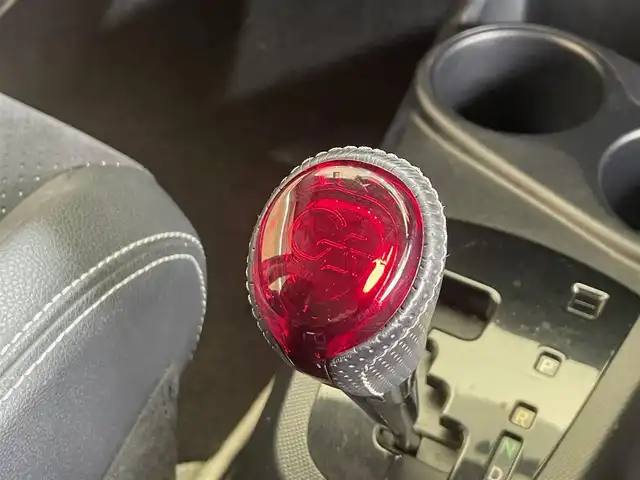 トヨタ アクア G G’s 岩手県 2014(平26)年 9.6万km ブラックマイカ 専用エクステリア/専用スポーツシート/専用チューニングサスペンション/横滑り防止装置/アイドリングストップ/車両接近通報装置/オートエアコン/電動格納ウインカーミラー/ハイトアジャスター/純正ナビ/（CD/DVD/フルセグ/SD/Bluetooth）/バックカメラ/ETC2.0/ステアリングスイッチ/LEDヘッドランプ/フォグランプ/純正17インチアルミホイール