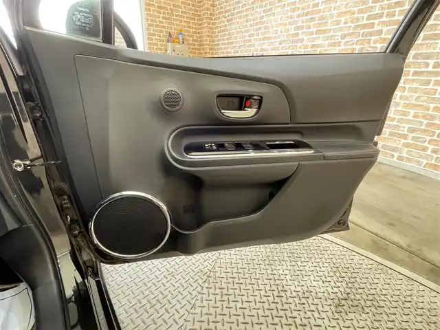 トヨタ アクア G G’s 岩手県 2014(平26)年 9.6万km ブラックマイカ 専用エクステリア/専用スポーツシート/専用チューニングサスペンション/横滑り防止装置/アイドリングストップ/車両接近通報装置/オートエアコン/電動格納ウインカーミラー/ハイトアジャスター/純正ナビ/（CD/DVD/フルセグ/SD/Bluetooth）/バックカメラ/ETC2.0/ステアリングスイッチ/LEDヘッドランプ/フォグランプ/純正17インチアルミホイール