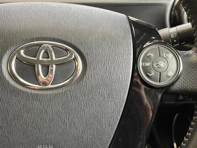 トヨタ アクア G G’s 岩手県 2014(平26)年 9.6万km ブラックマイカ 専用エクステリア/専用スポーツシート/専用チューニングサスペンション/横滑り防止装置/アイドリングストップ/車両接近通報装置/オートエアコン/電動格納ウインカーミラー/ハイトアジャスター/純正ナビ/（CD/DVD/フルセグ/SD/Bluetooth）/バックカメラ/ETC2.0/ステアリングスイッチ/LEDヘッドランプ/フォグランプ/純正17インチアルミホイール