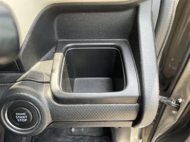 スズキ クロスビー HYBRID MX 福岡県 2019(平31)年 11.4万km キャラバンアイボリーパールメタリック/ホワイト 2トーンルーフ メーカーナビ(フルセグTV/CD/BT/FM/AM)/スマートキー/シートヒーター(D席＋N席)/電動格納ミラー/純正フロアマット(XBEE)/ドアバイザー/ビルトインETC/MTモード付AT/バックカメラ/ドラレコ/ウォークスルー/純正アルミホイール(SUZUKI)/横滑り防止装置/ABS/取扱説明書/保証書