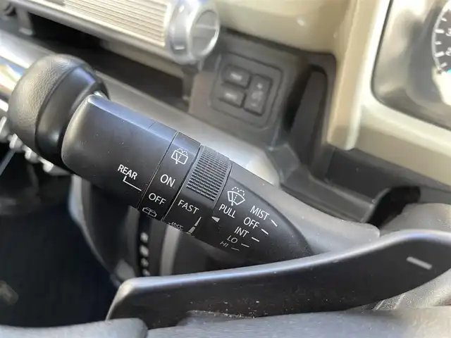 スズキ クロスビー HYBRID MX 兵庫県 2019(平31)年 11.4万km キャラバンアイボリーパールメタリック/ホワイト 2トーンルーフ 【(株)IDOMが運営する【じしゃロン姫路店】の自社ローン対象車両になります。こちらは現金ご利用時の価格です。自社ローンご希望の方は別途その旨お申付け下さい。】/メーカーナビ(フルセグTV/CD/BT/FM/AM)/スマートキー/シートヒーター(D席＋N席)/電動格納ミラー/純正フロアマット(XBEE)/ドアバイザー/ビルトインETC/MTモード付AT/バックカメラ/ドラレコ/ウォークスルー/純正アルミホイール(SUZUKI)/横滑り防止装置/ABS/取扱説明書/保証書