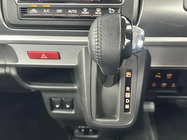 スズキ スペーシア ギア HYBRID XZターボ 愛知県 2021(令3)年 5.3万km シフォンアイボリーM 純正ナビ（フルセグ、CD、DVD、Bluetooth）/全方位カメラ/ETC/ドライブレコーダー/ターボ/ACC/衝突軽減ブレーキ/レーンキープアシスト/コーナーセンサー/LEDヘッドライト/両側パワスラドア/パドルシフト/オートライト/ルーフレール/USB/純正フロアマット/フォグライト/横滑り防止装置