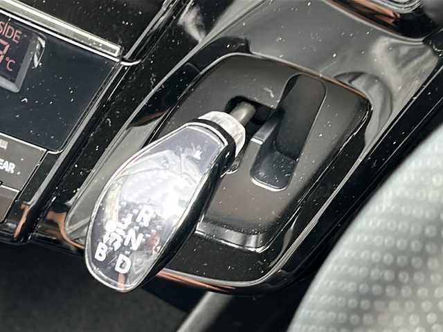 トヨタ プリウス α S ツーリングセレクション G’s 千葉県 2015(平27)年 4.7万km ホワイトパールクリスタルシャイン ナビＮＳＺＮ－Ｗ６４Ｔ　バックカメラ　ビルトインＥＴＣ　ハーフレザーシート　ＡＡＣ　スマートキー　プッシュスタート 純正フロアマット　ドアバイザー　キセノン　純正１８インチＡＷ リアスポイラー