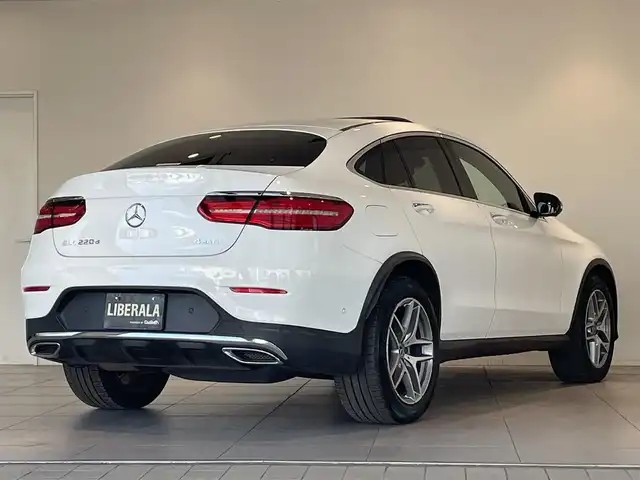 メルセデス・ベンツ ＧＬＣ２２０ d 4マチック クーペ スポーツ 本革 愛知県 2017(平29)年 5.3万km ポーラホワイト レザーエクスクルーシブパッケージ/黒革シート/サンルーフ　/ヘッドアップディスプレイ/Ｂｕｒｍｅｓｔｅｒサウンド　/エアーアドマイザー　/ＣＯＭＭＡＮＤナビ/Ｂｌｕｅｔｏｏｔｈ　/３６０度カメラ　/フルセグＴＶ　/ＡＣＣ　/ＬＫＡ　/ＬＤＷ　/ＢＳＭ　/アンビエントライト/パワーシート/シートヒーター/プッシュスタート/アイドリングストップ/ウィンカーミラー/ETC/パワーバックドア/LEDヘッドライト