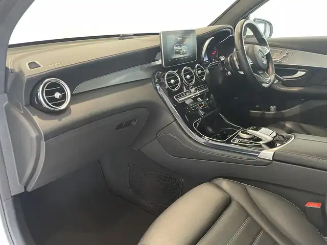 メルセデス・ベンツ ＧＬＣ２２０ d 4マチック クーペ スポーツ 本革 愛知県 2017(平29)年 5.3万km ポーラホワイト レザーエクスクルーシブパッケージ/黒革シート/サンルーフ　/ヘッドアップディスプレイ/Ｂｕｒｍｅｓｔｅｒサウンド　/エアーアドマイザー　/ＣＯＭＭＡＮＤナビ/Ｂｌｕｅｔｏｏｔｈ　/３６０度カメラ　/フルセグＴＶ　/ＡＣＣ　/ＬＫＡ　/ＬＤＷ　/ＢＳＭ　/アンビエントライト/パワーシート/シートヒーター/プッシュスタート/アイドリングストップ/ウィンカーミラー/ETC/パワーバックドア/LEDヘッドライト