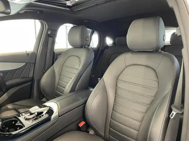 メルセデス・ベンツ ＧＬＣ２２０ d 4マチック クーペ スポーツ 本革 愛知県 2017(平29)年 5.3万km ポーラホワイト レザーエクスクルーシブパッケージ/黒革シート/サンルーフ　/ヘッドアップディスプレイ/Ｂｕｒｍｅｓｔｅｒサウンド　/エアーアドマイザー　/ＣＯＭＭＡＮＤナビ/Ｂｌｕｅｔｏｏｔｈ　/３６０度カメラ　/フルセグＴＶ　/ＡＣＣ　/ＬＫＡ　/ＬＤＷ　/ＢＳＭ　/アンビエントライト/パワーシート/シートヒーター/プッシュスタート/アイドリングストップ/ウィンカーミラー/ETC/パワーバックドア/LEDヘッドライト