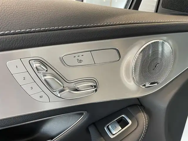 メルセデス・ベンツ ＧＬＣ２２０ d 4マチック クーペ スポーツ 本革 愛知県 2017(平29)年 5.3万km ポーラホワイト レザーエクスクルーシブパッケージ/黒革シート/サンルーフ　/ヘッドアップディスプレイ/Ｂｕｒｍｅｓｔｅｒサウンド　/エアーアドマイザー　/ＣＯＭＭＡＮＤナビ/Ｂｌｕｅｔｏｏｔｈ　/３６０度カメラ　/フルセグＴＶ　/ＡＣＣ　/ＬＫＡ　/ＬＤＷ　/ＢＳＭ　/アンビエントライト/パワーシート/シートヒーター/プッシュスタート/アイドリングストップ/ウィンカーミラー/ETC/パワーバックドア/LEDヘッドライト