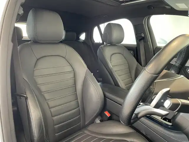 メルセデス・ベンツ ＧＬＣ２２０ d 4マチック クーペ スポーツ 本革 愛知県 2017(平29)年 5.3万km ポーラホワイト レザーエクスクルーシブパッケージ/黒革シート/サンルーフ　/ヘッドアップディスプレイ/Ｂｕｒｍｅｓｔｅｒサウンド　/エアーアドマイザー　/ＣＯＭＭＡＮＤナビ/Ｂｌｕｅｔｏｏｔｈ　/３６０度カメラ　/フルセグＴＶ　/ＡＣＣ　/ＬＫＡ　/ＬＤＷ　/ＢＳＭ　/アンビエントライト/パワーシート/シートヒーター/プッシュスタート/アイドリングストップ/ウィンカーミラー/ETC/パワーバックドア/LEDヘッドライト